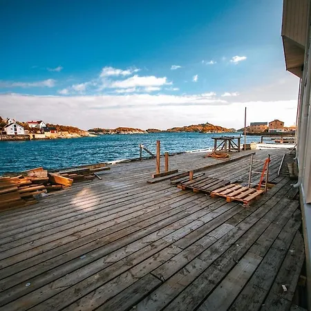Seafront * Henningsvær